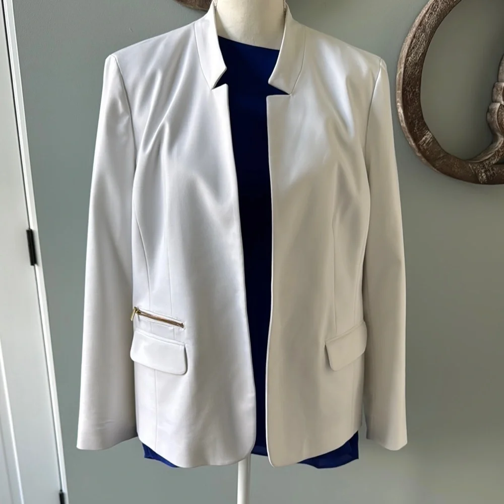 Chico's White Blazer with Structured Shoulders and Classic Lapel size L or 2 - Picture 1 of 7